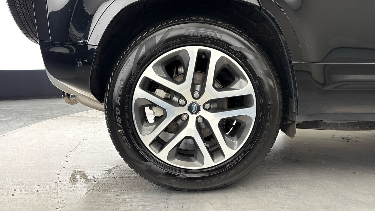 Land Rover Defender 110 Image 10