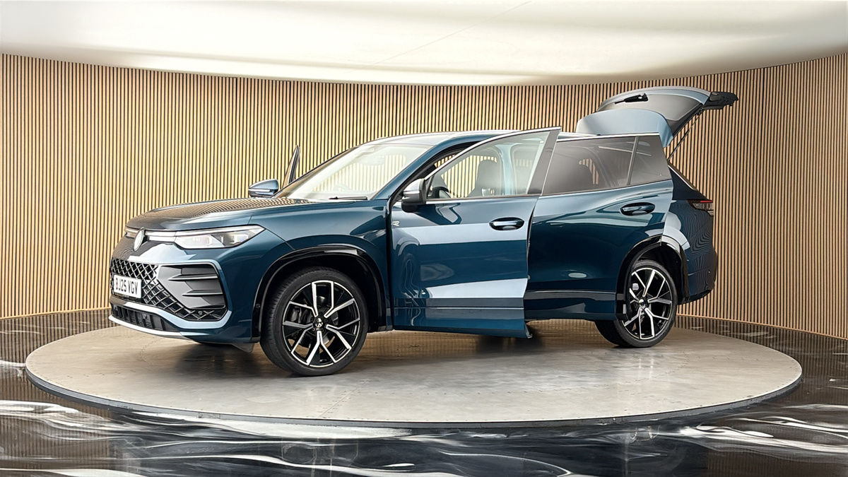More views of Volkswagen Tayron