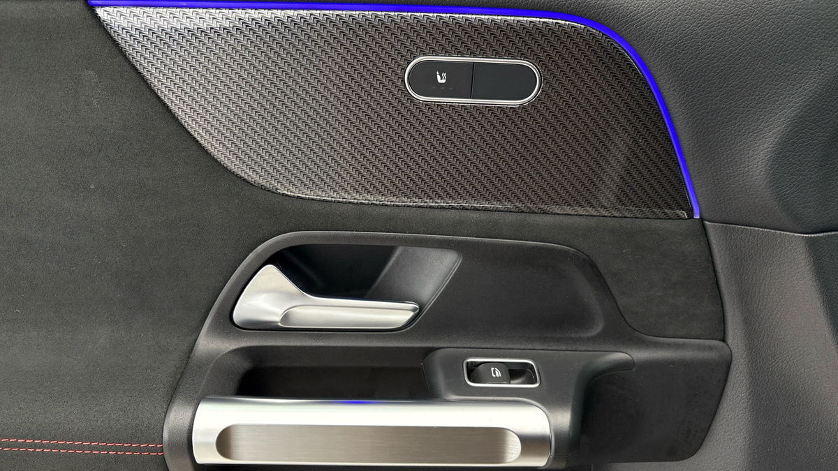 Mercedes-Benz GLB Image 19