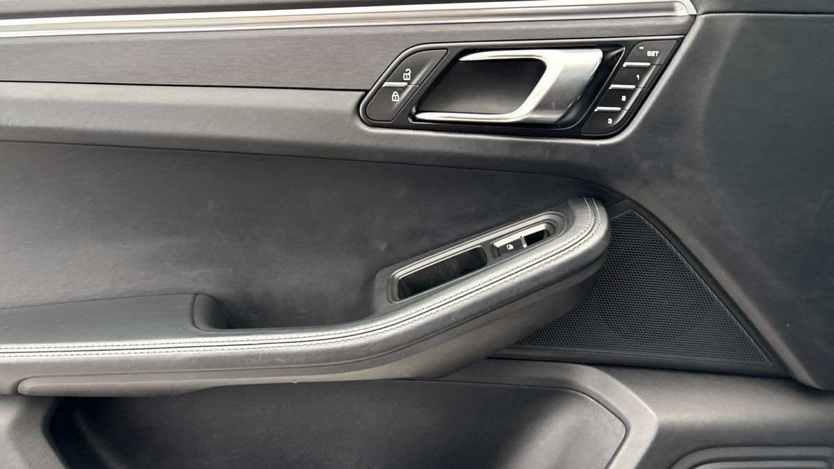 Porsche Macan Image 19