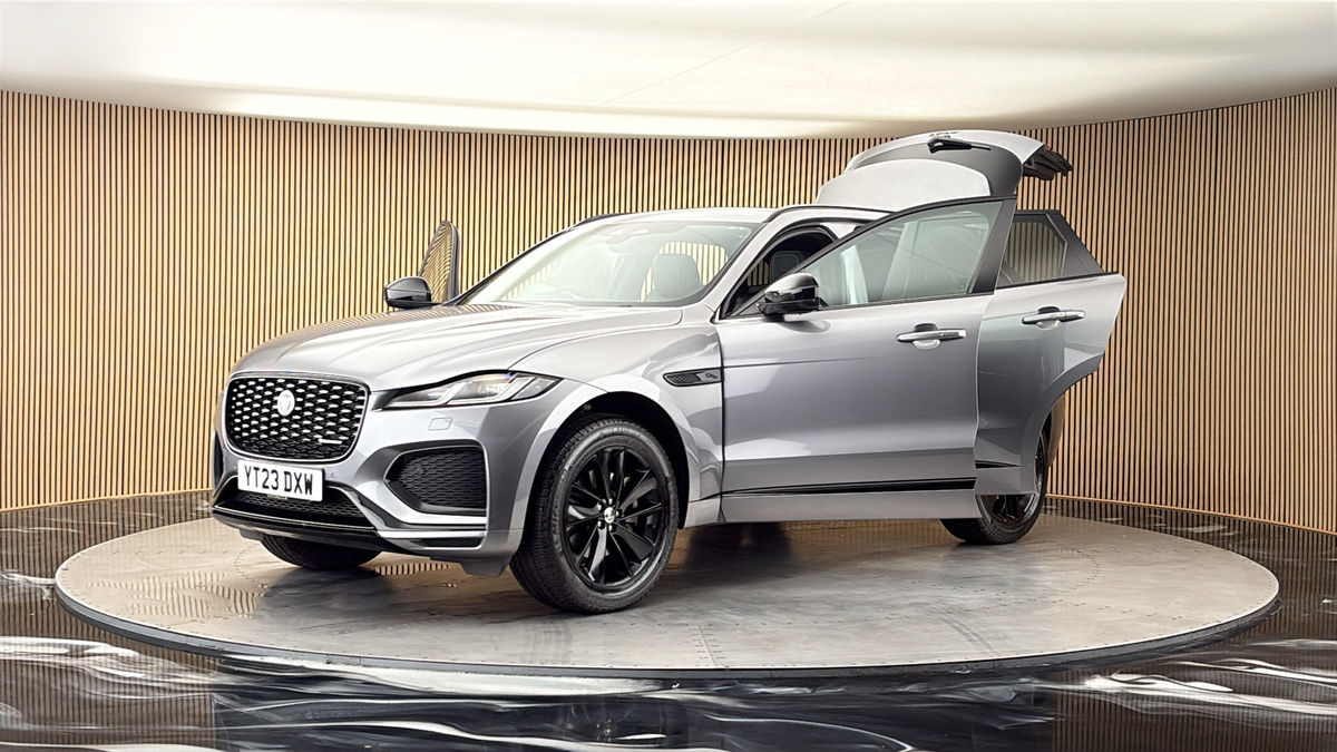 Jaguar F-PACE Image 22