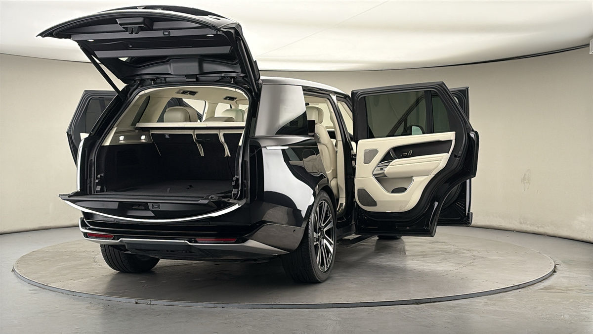 More views of Land Rover Range Rover