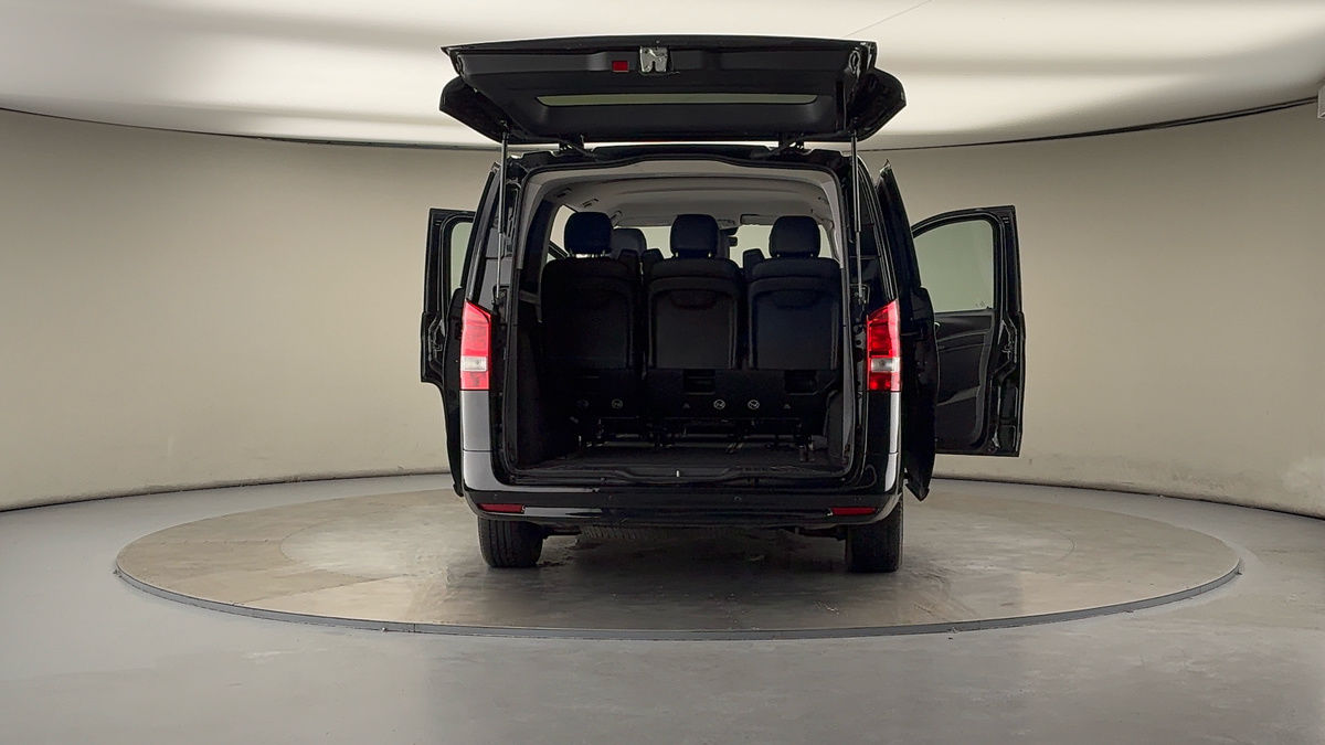 More views of Mercedes-Benz Vito