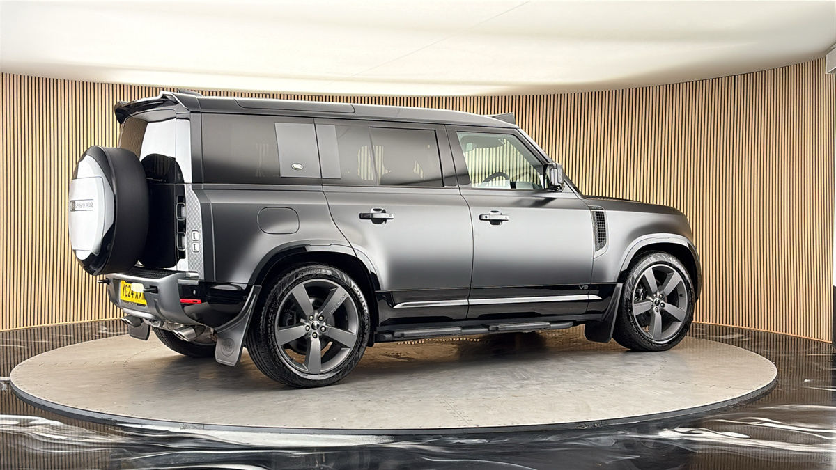 More views of Land Rover Defender 110