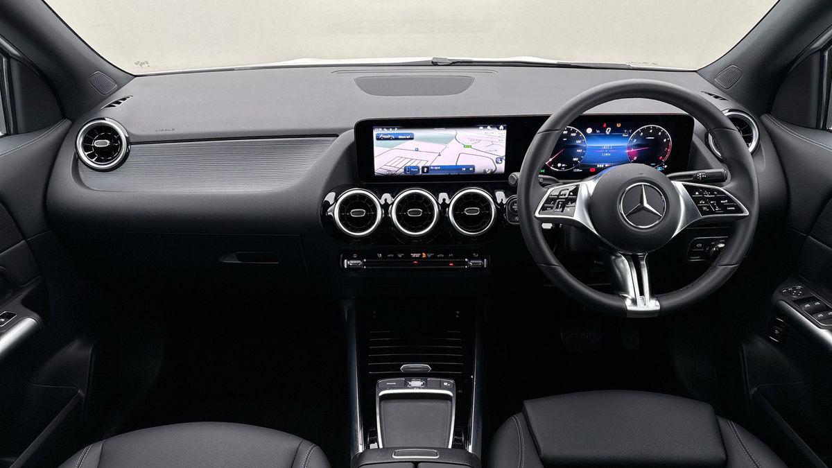 Mercedes-Benz GLA Image 12