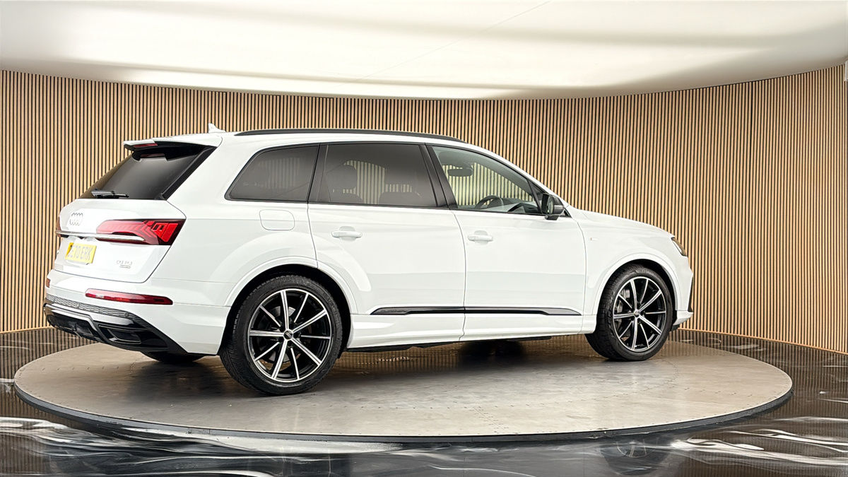 More views of Audi Q7