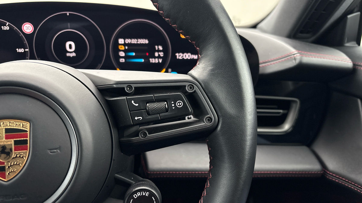 Porsche Taycan Image 15