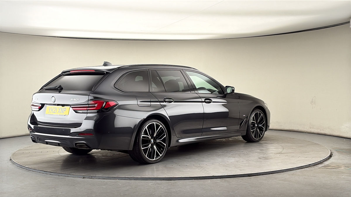 BMW 5 Series Image 21