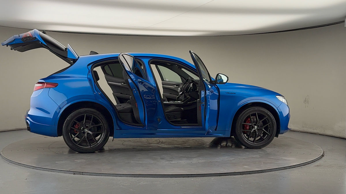 More views of Alfa Romeo Stelvio