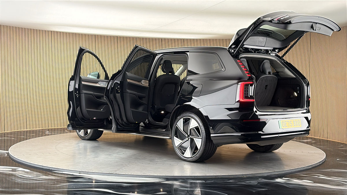 More views of Volvo EX90