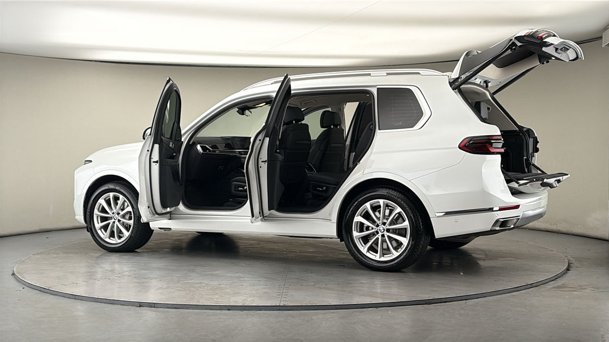 More views of BMW X7