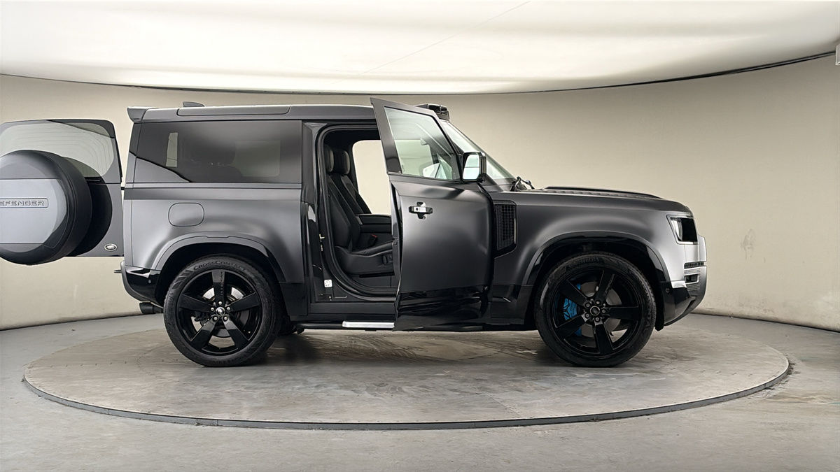 More views of Land Rover Defender 90