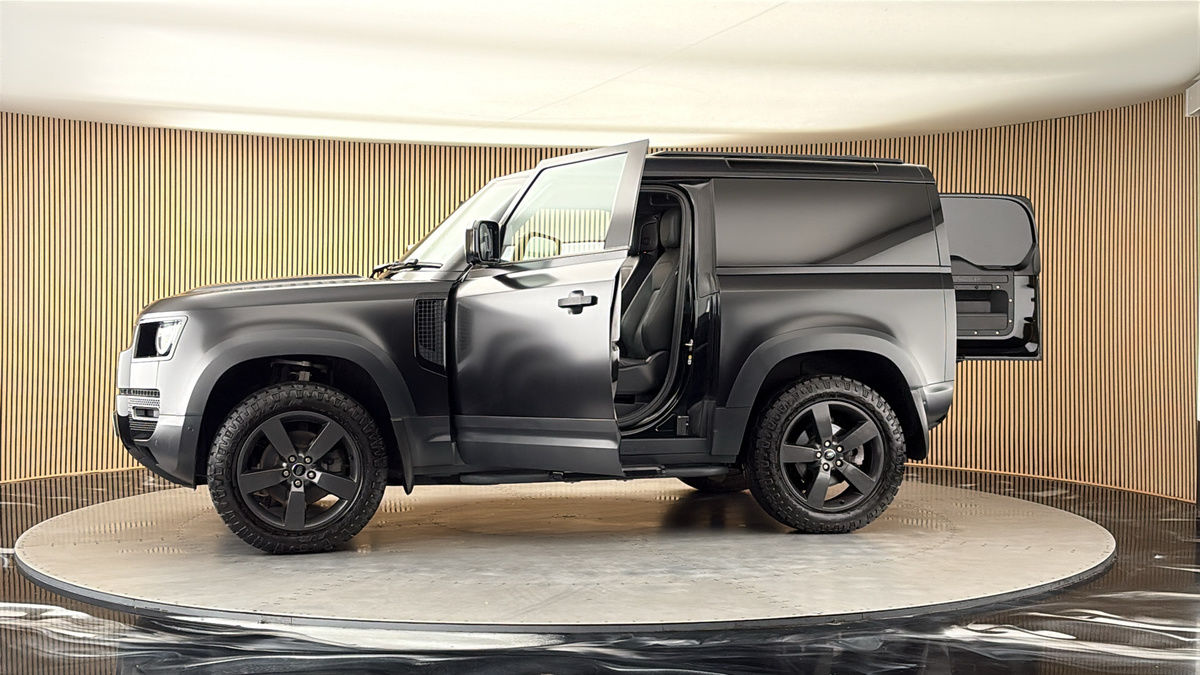 More views of Land Rover Defender 90