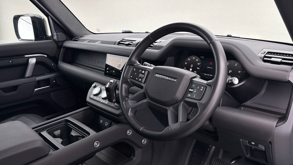 Land Rover Defender 110 Image 5