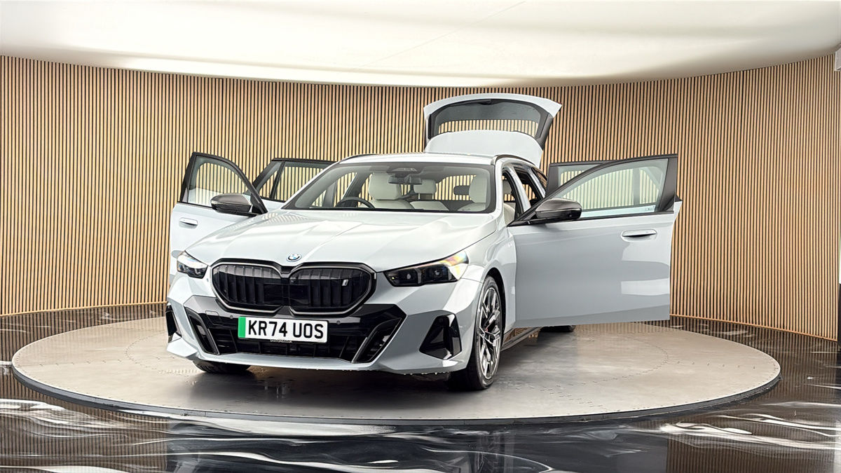 More views of BMW i5