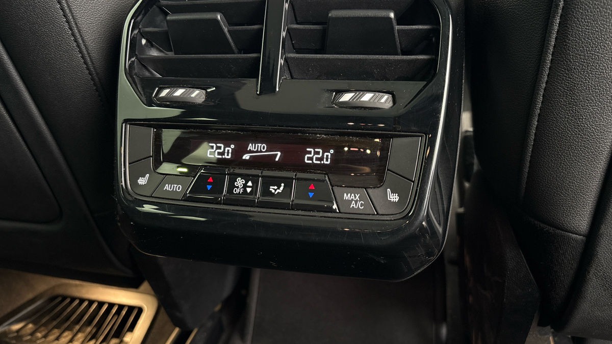 BMW iX Image 30