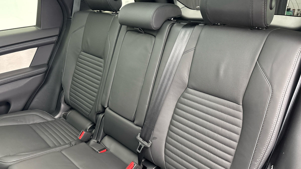 Land Rover Discovery Sport Image 8