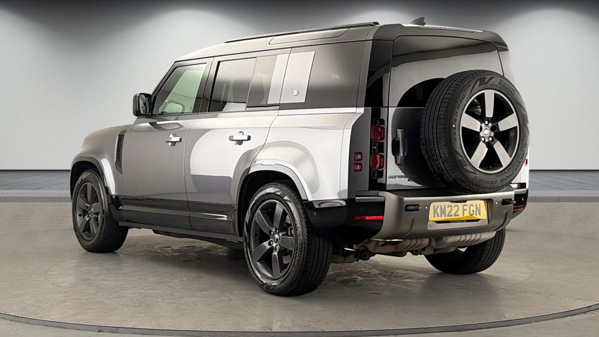 Land Rover Defender 110 Image 2