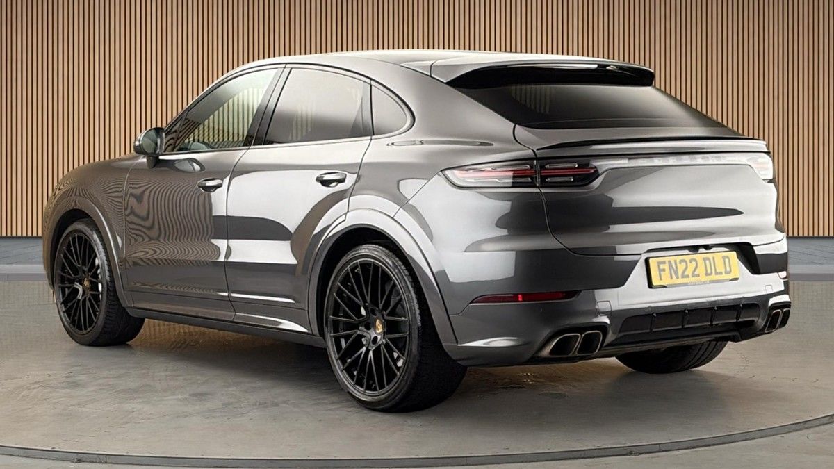 Porsche Cayenne Image 2