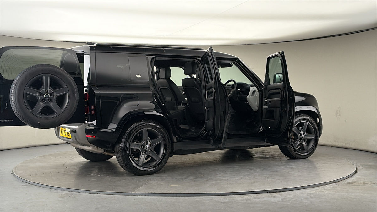 More views of Land Rover Defender 110