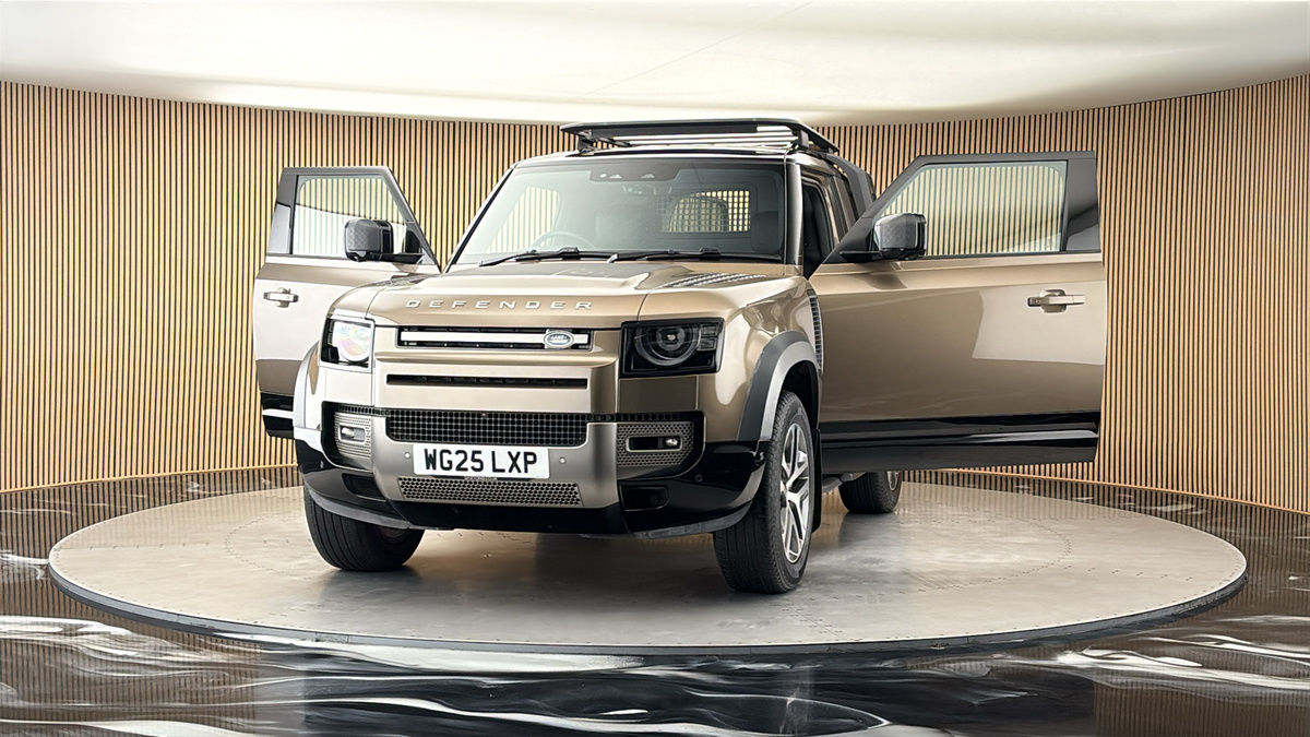 More views of Land Rover Defender 90