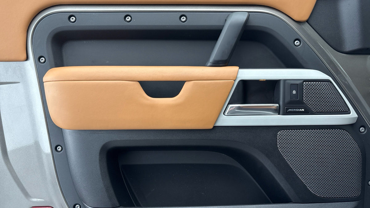 Land Rover Defender 90 Image 19