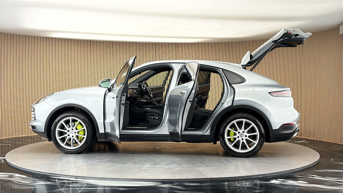 More views of Porsche Cayenne