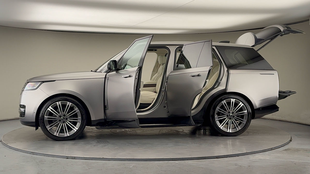 More views of Land Rover Range Rover