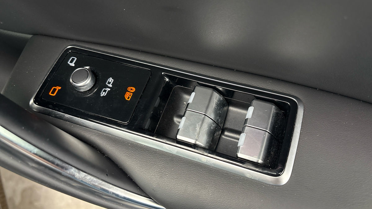 Jaguar XF Image 28