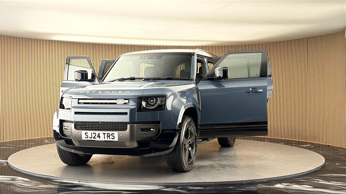 More views of Land Rover Defender 110