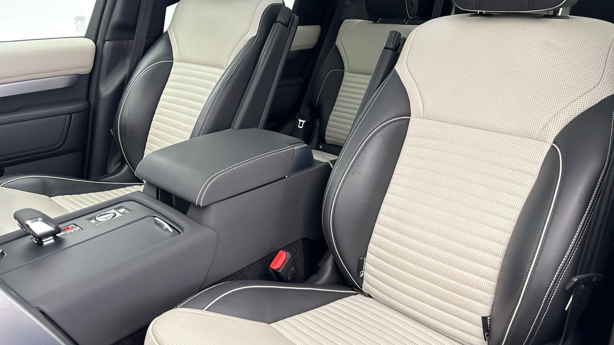 Land Rover Discovery Image 7