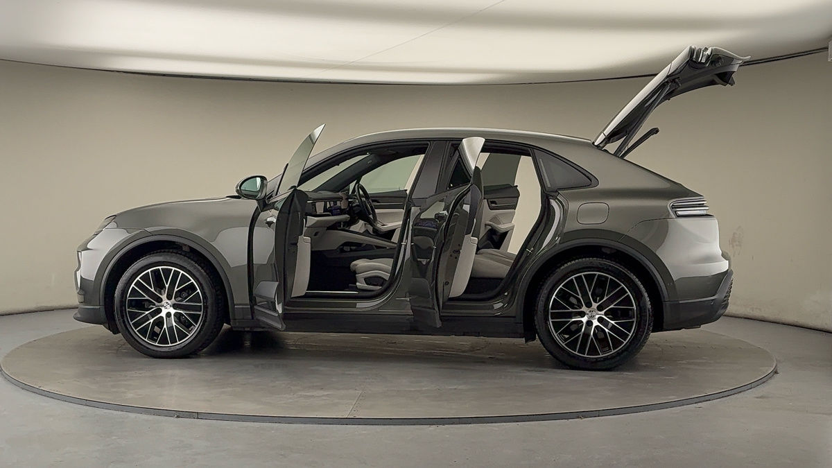 More views of Porsche Macan