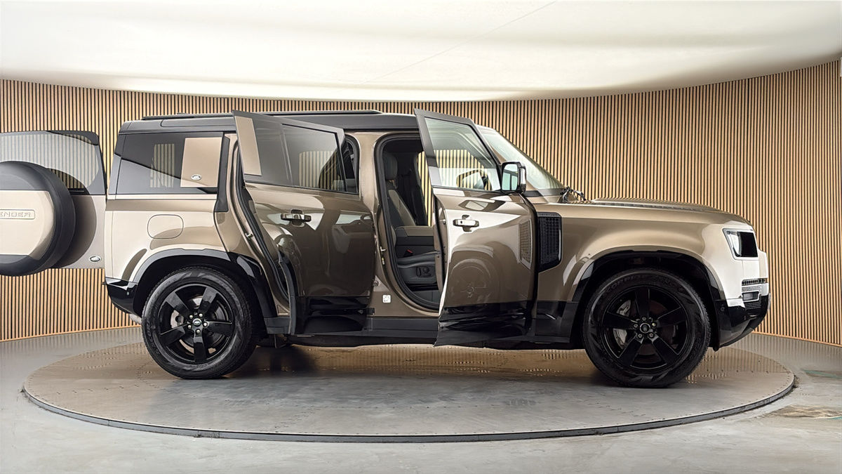 More views of Land Rover Defender 110