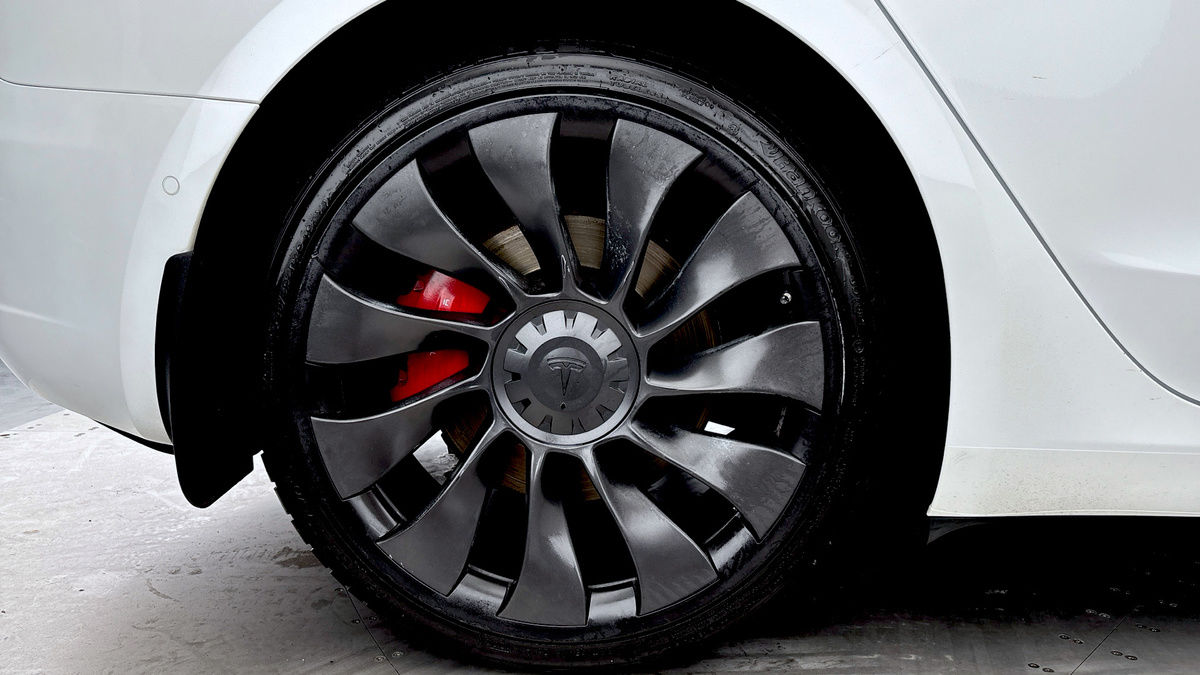 Tesla Model 3 Image 10