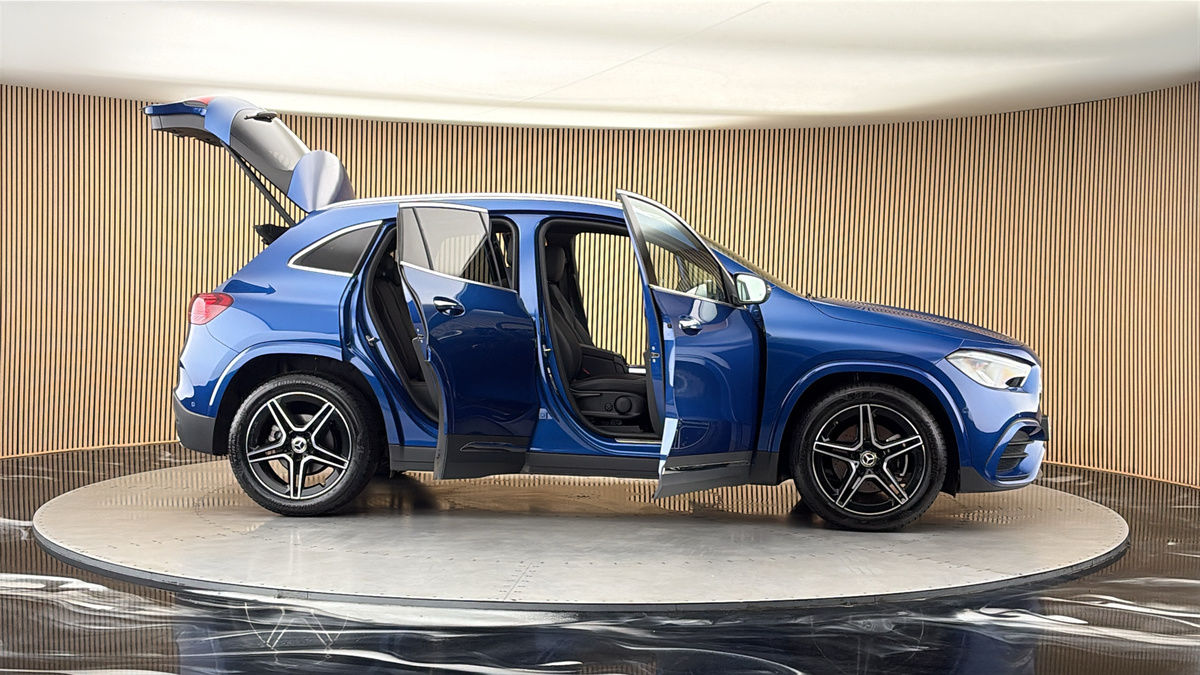 More views of Mercedes-Benz GLA