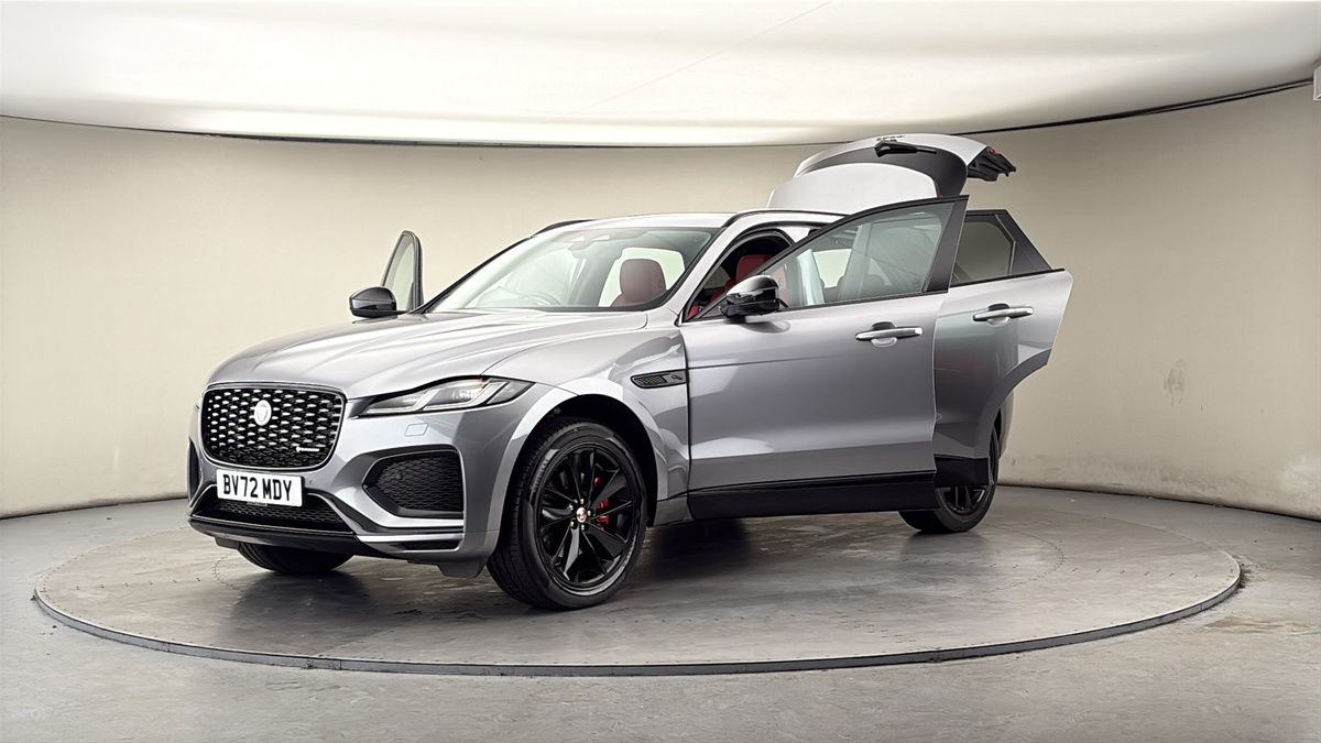 Jaguar F-PACE Image 22