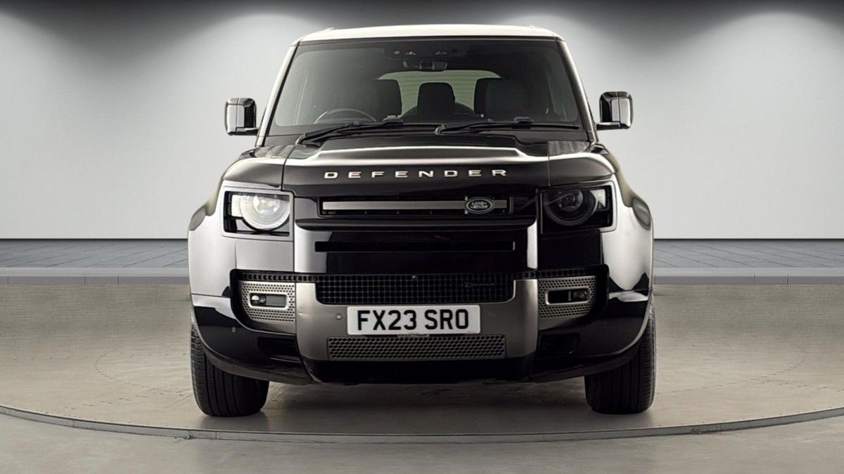 Land Rover Defender 130 Image 3