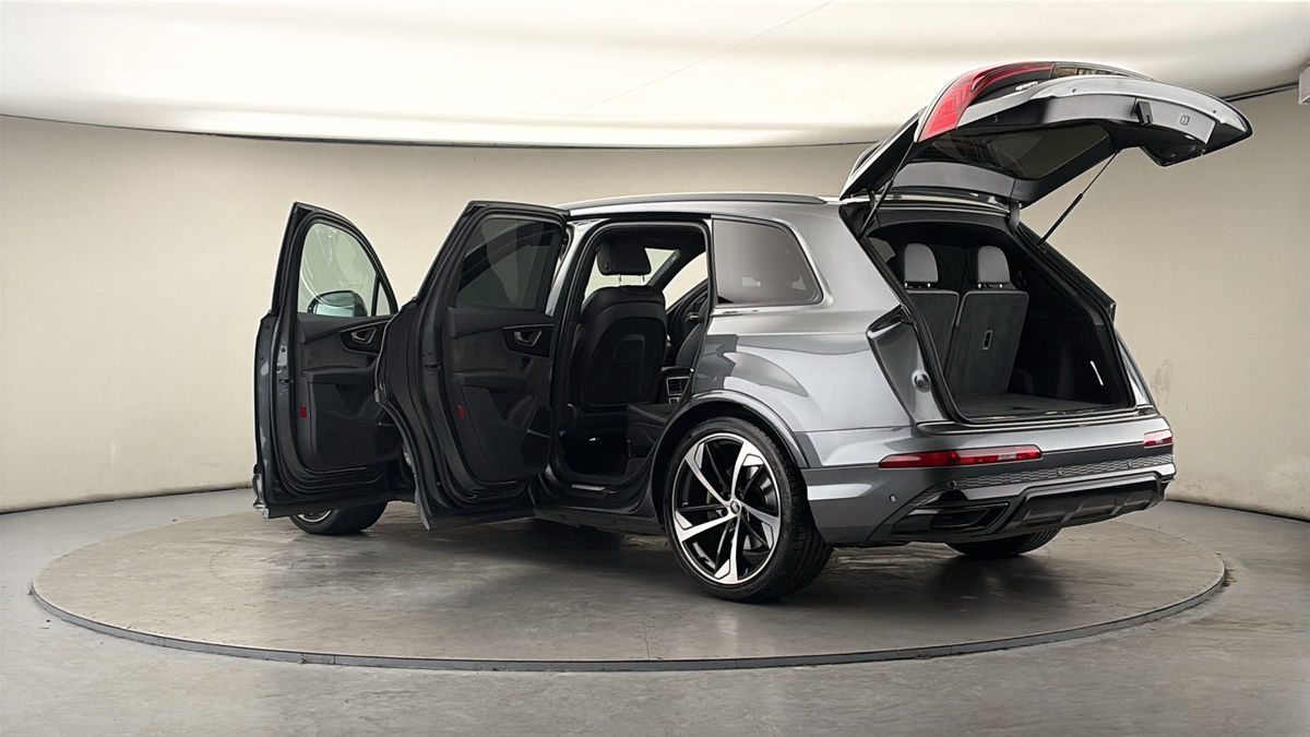 More views of Audi Q7