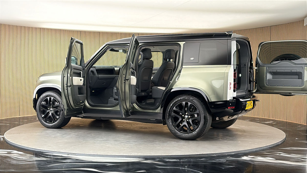 More views of Land Rover Defender 110