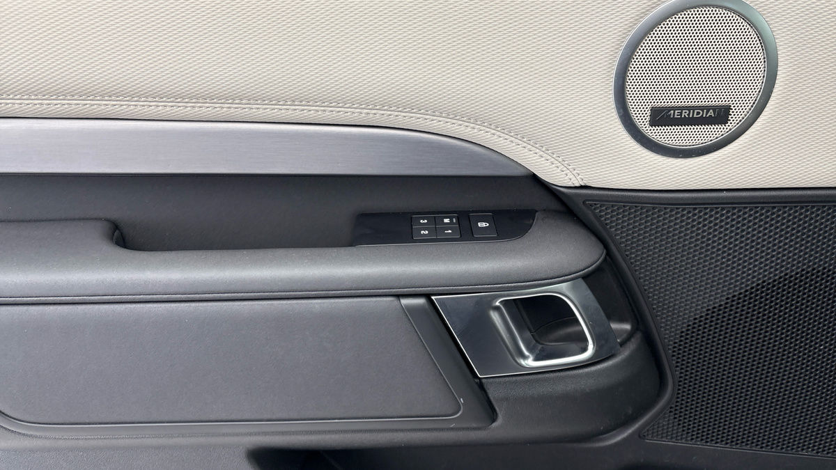 Land Rover Discovery Image 19