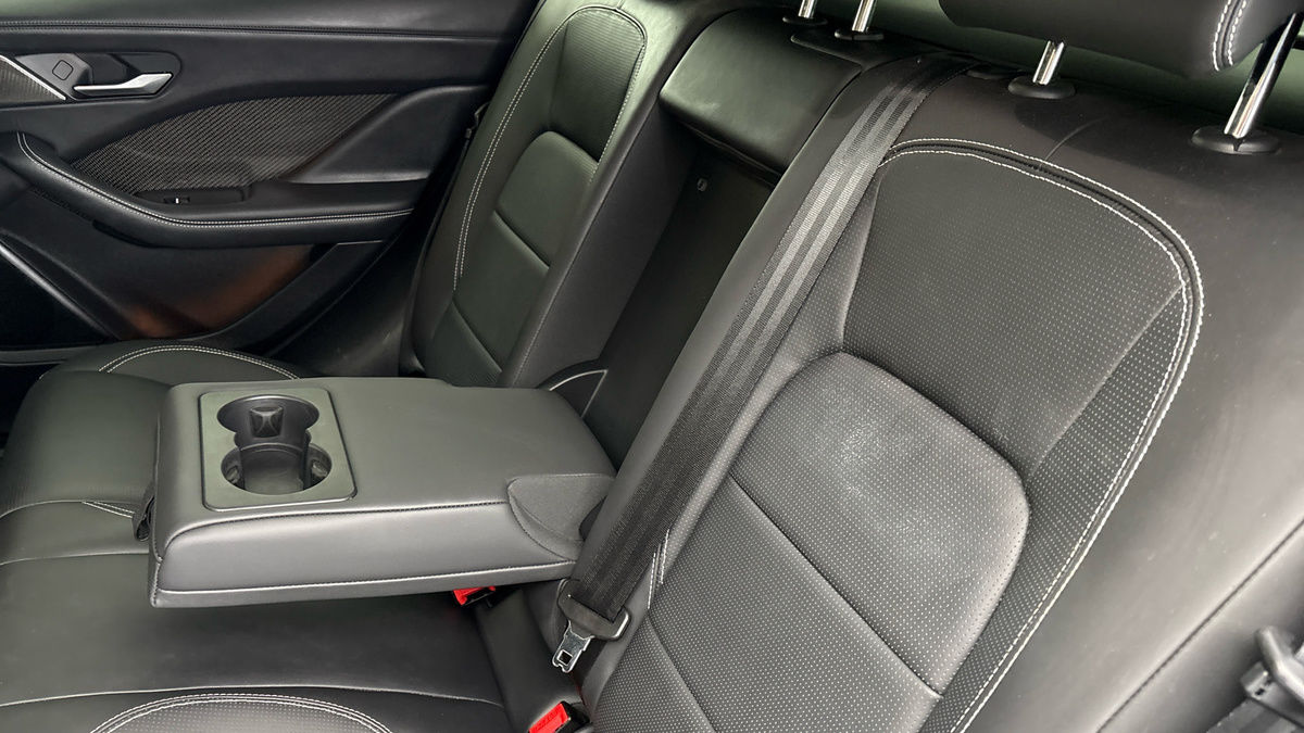Jaguar I-PACE Image 9