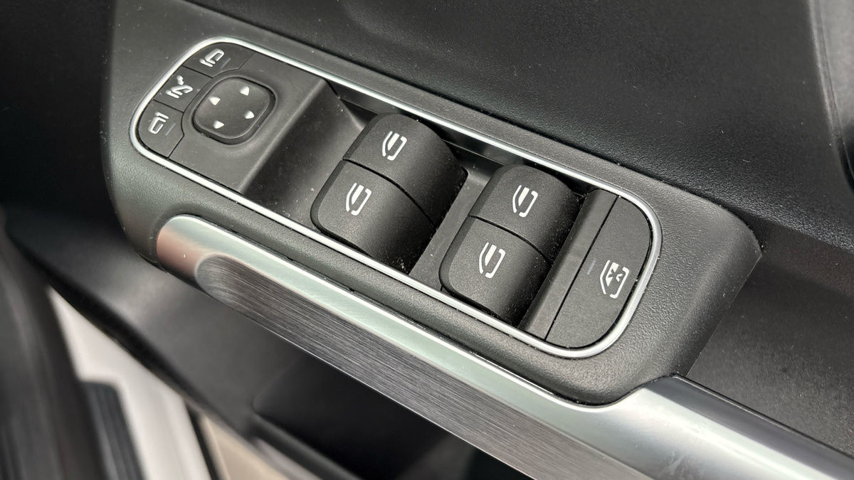 Mercedes-Benz GLB Image 25