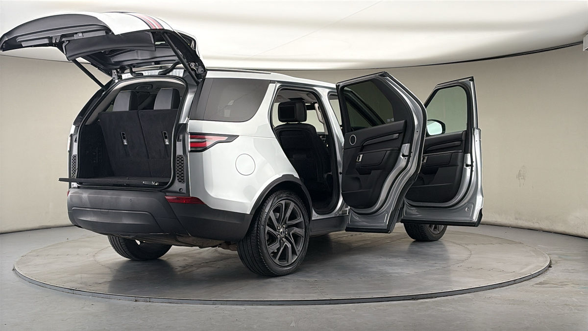 More views of Land Rover Discovery