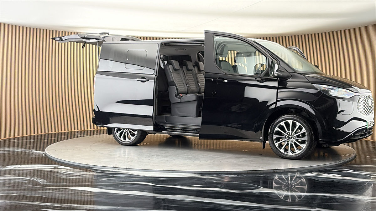 More views of Ford E-Tourneo Custom