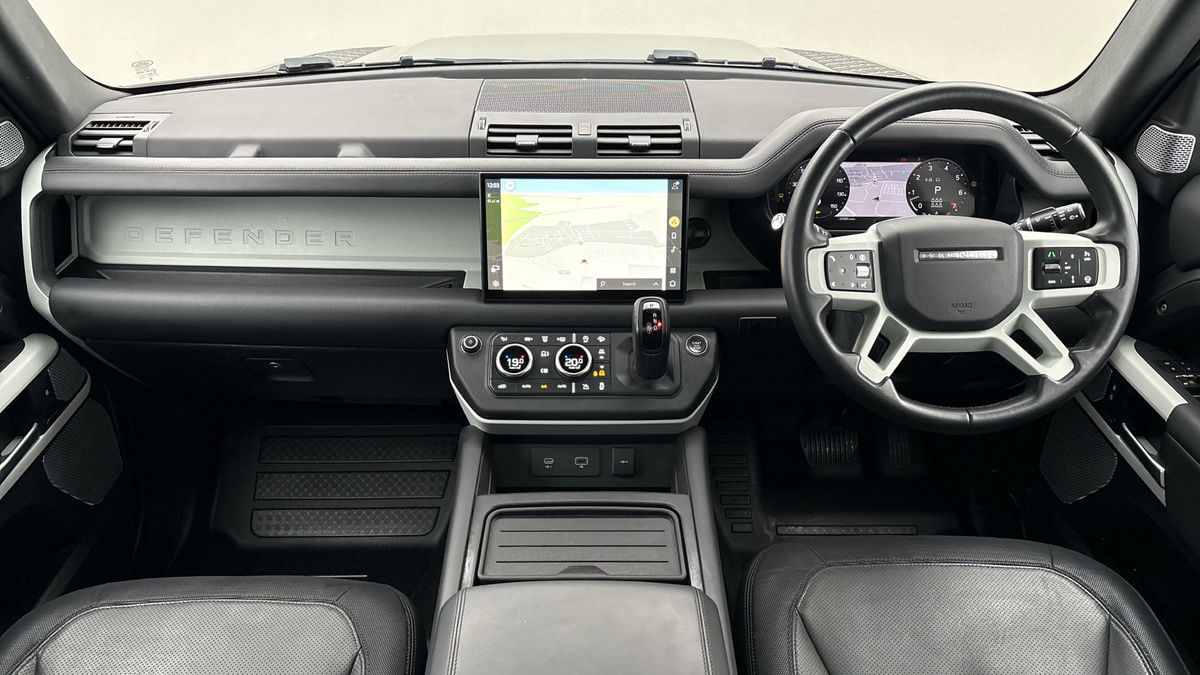Land Rover Defender 130 Image 12
