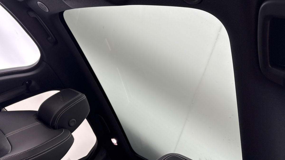 Jaguar F-PACE Image 6