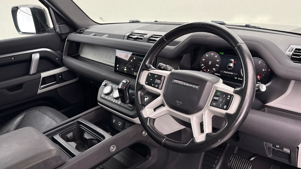 Land Rover Defender 110 Image 5