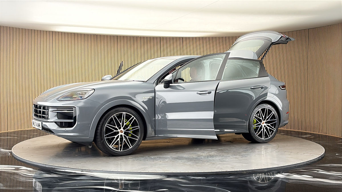 More views of Porsche Cayenne
