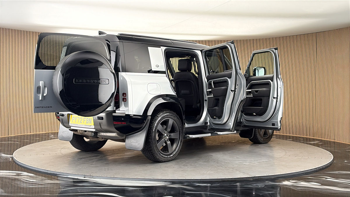 More views of Land Rover Defender 110
