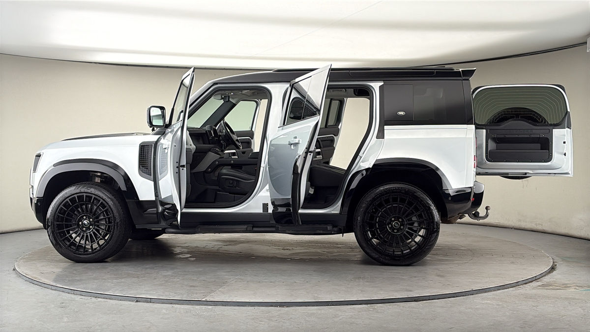 More views of Land Rover Defender 110